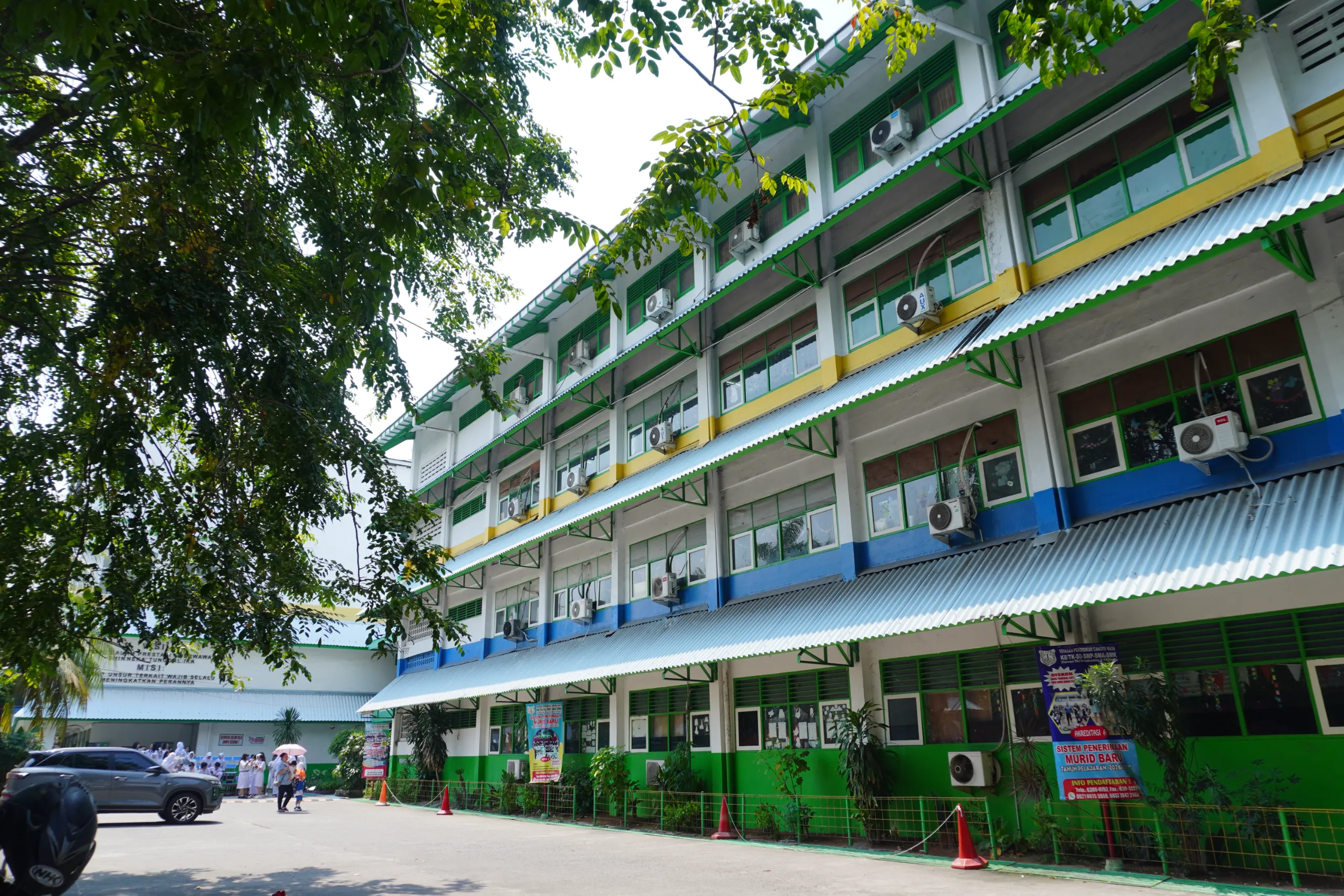 Renovasi Total Kampus
